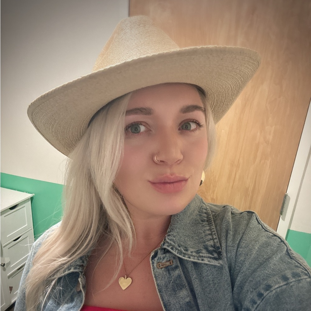 Meet your Posher, Jasmine